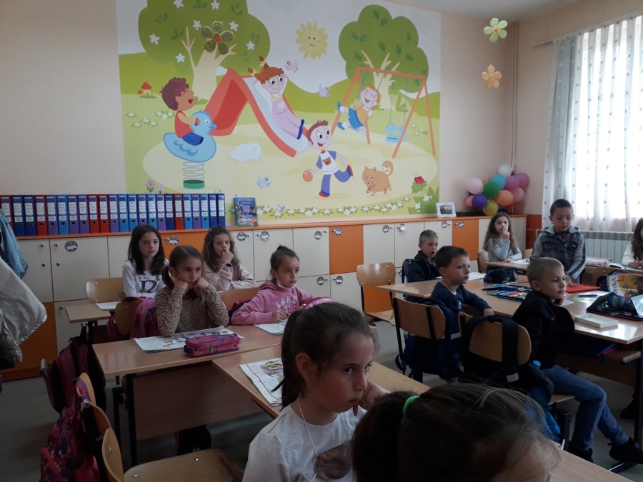Всички ученици от 16 области, включително Великотърновска, се връщат в училище с тест